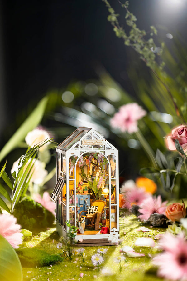 Garden House Book Nook Diorama Kit