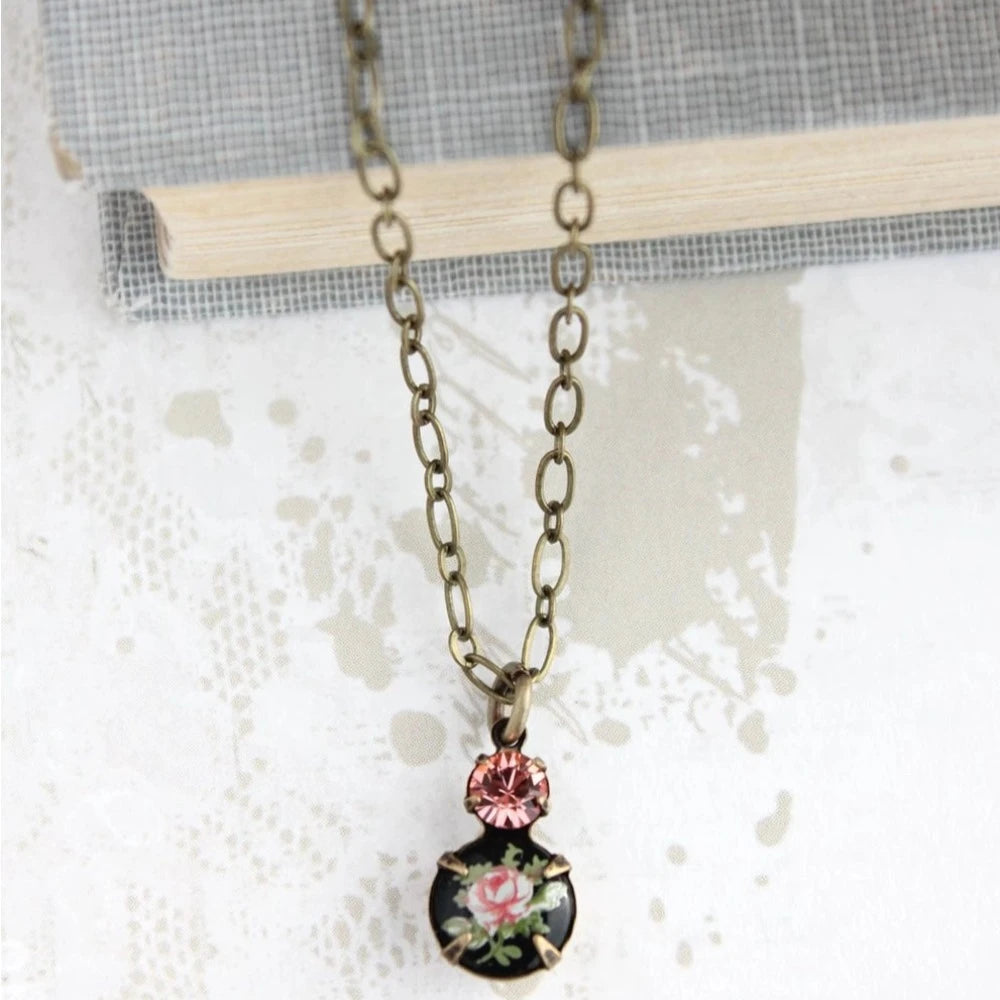 Petit camée noir + collier pendentif en verre vintage