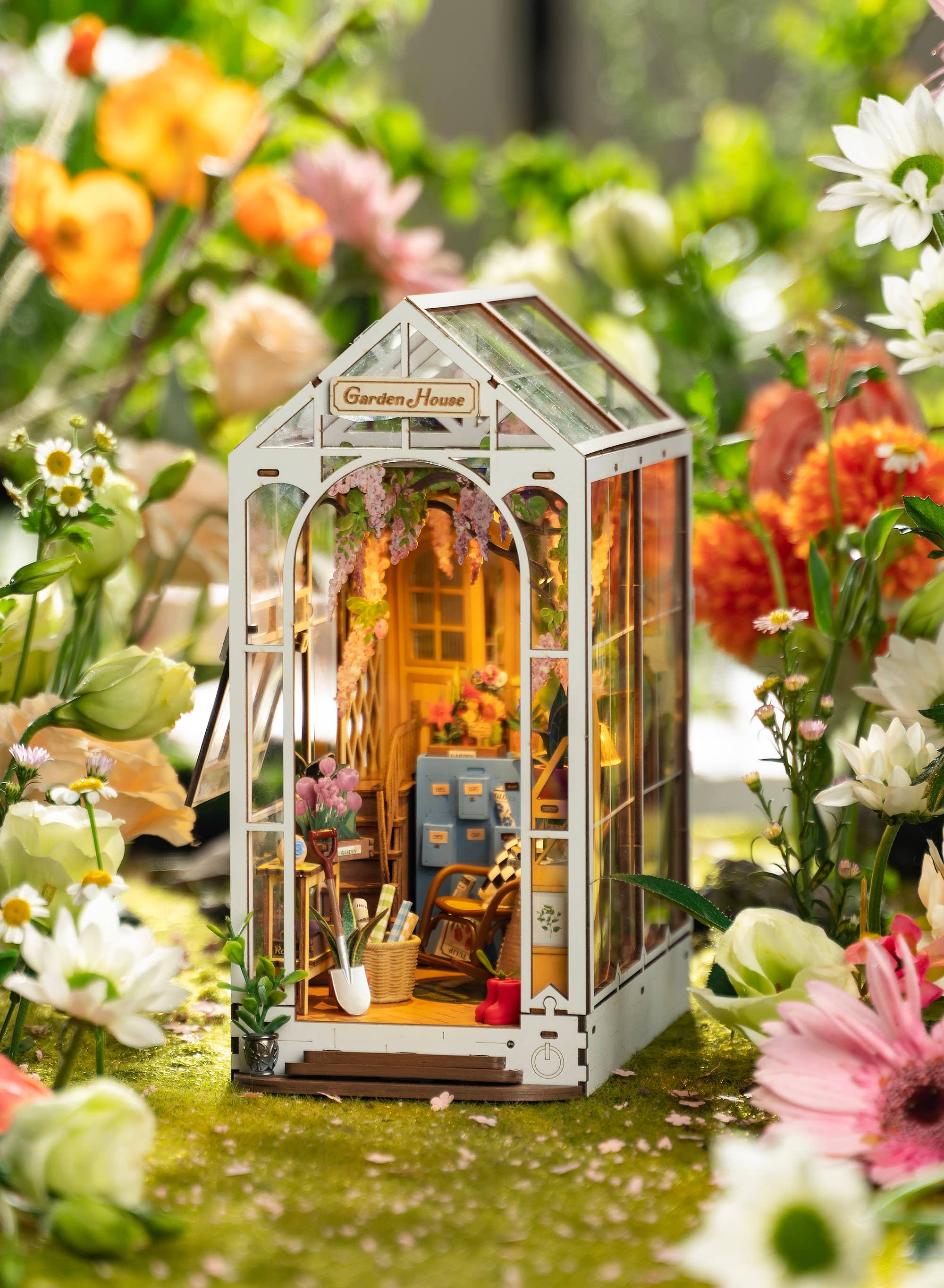 Garden House Book Nook Diorama Kit
