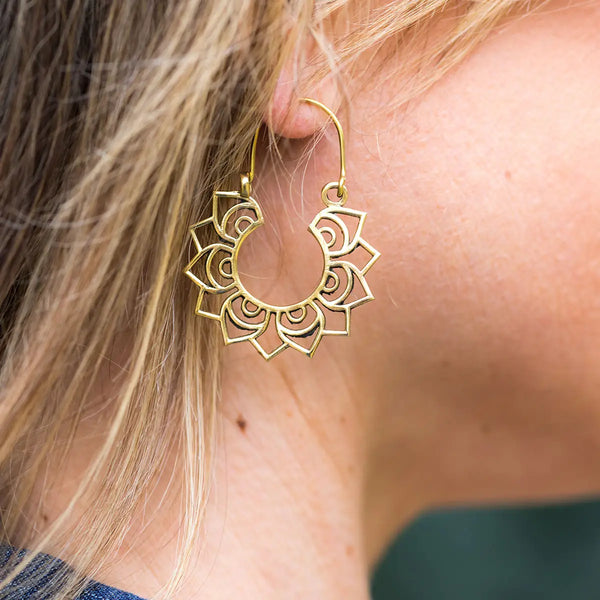 Collection de dessus à charnière Tanvi | Ton doré {plusieurs styles}