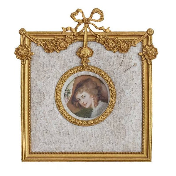 Vintage-Inspired Earring Holder Frame