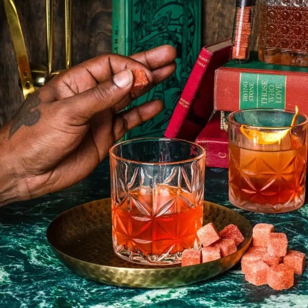 Cubes de cocktail infusés d'amers à l'ancienne magique 24K