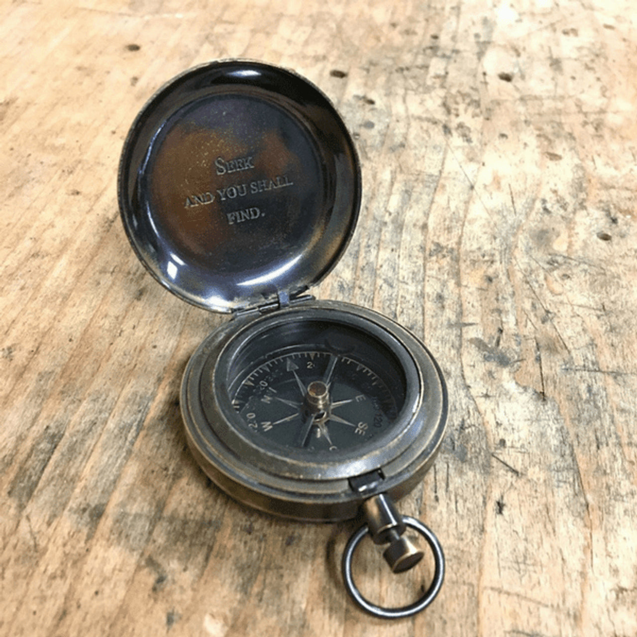 Boussole de poche gravée | Chercher