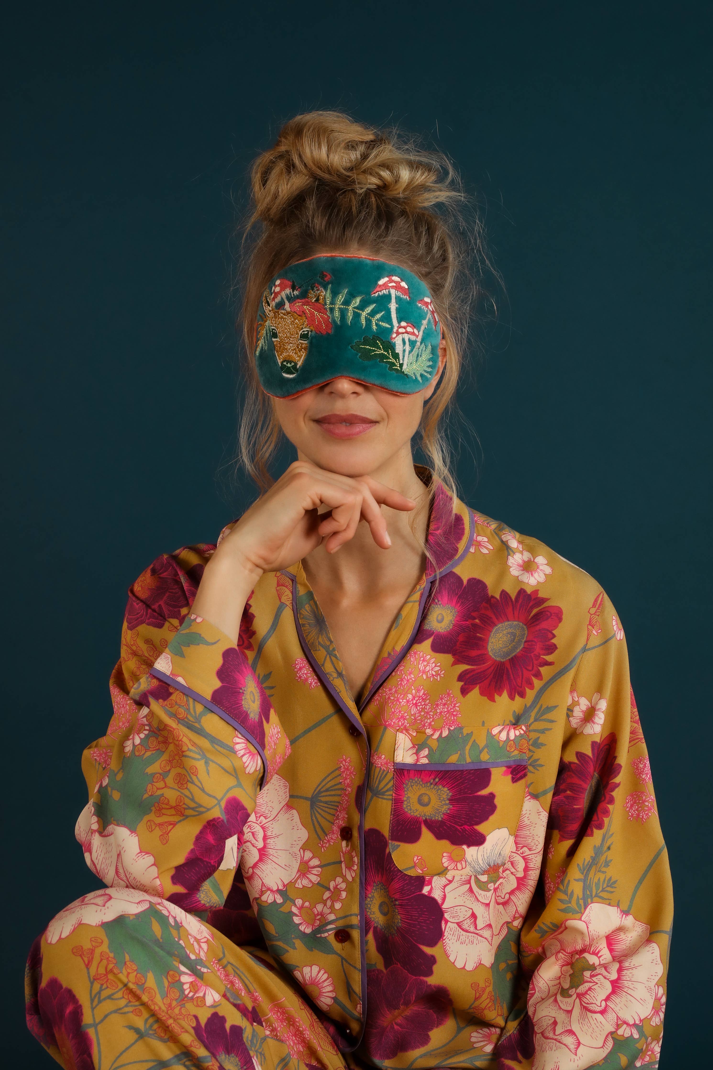 Masque pour les yeux en velours à la lavande Doe with Toadstools