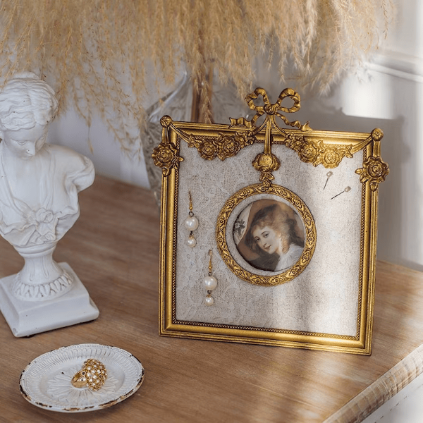 Vintage-Inspired Earring Holder Frame