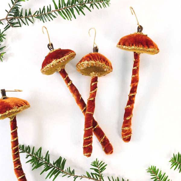 Ornements de champignons en tissu fabriqués à la main {styles multiples}