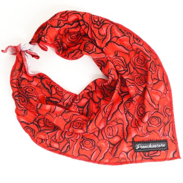 Bandana rafraîchissant pour chien de compagnie | Des roses