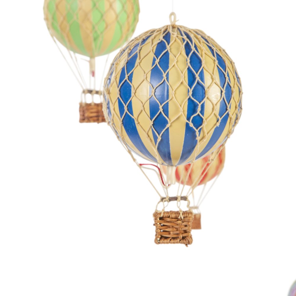 Flying the Skies Hot Air Balloon Mobile {plusieurs couleurs}