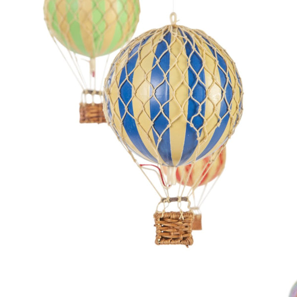 Flying the Skies Hot Air Balloon Mobile {plusieurs couleurs}