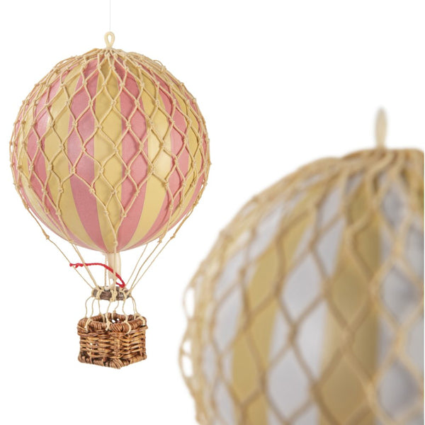 Flying the Skies Hot Air Balloon Mobile {plusieurs couleurs}