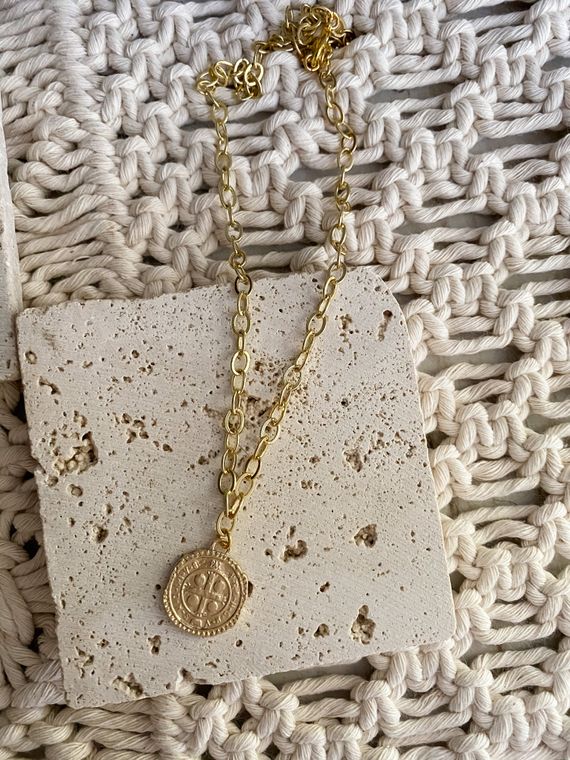 Collier de six pence
