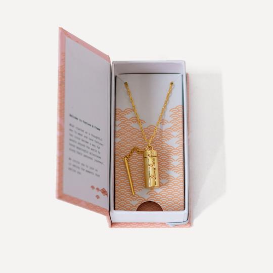 Collier médaillon | Capsule et baguette