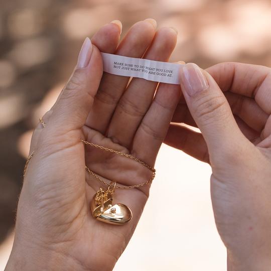 Collier médaillon | Flèche à travers le coeur
