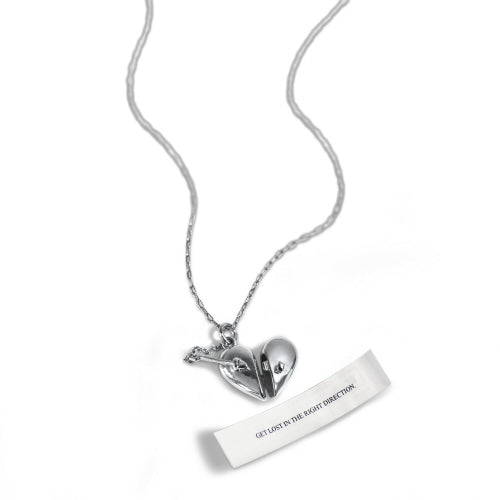 Collier médaillon | Flèche à travers le coeur
