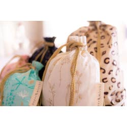 Sacs cadeaux réutilisables à cordon de serrage en tissu | Collection '22 {plusieurs styles et tailles}