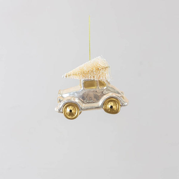 Voiture dorée avec ornement d'arbre
