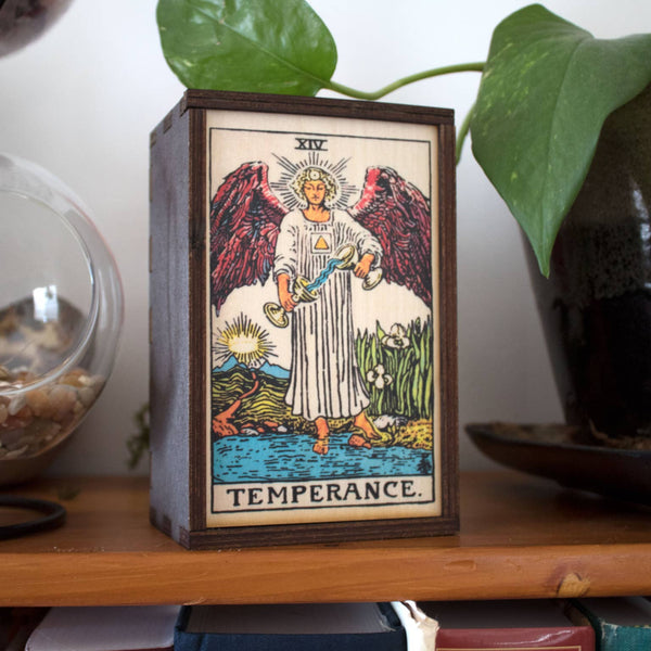 Boîte de rangement en bois inspirée du Tarot {plusieurs modèles}