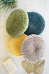 Oreillers ronds touffetés en velours de 16 po {plusieurs couleurs}