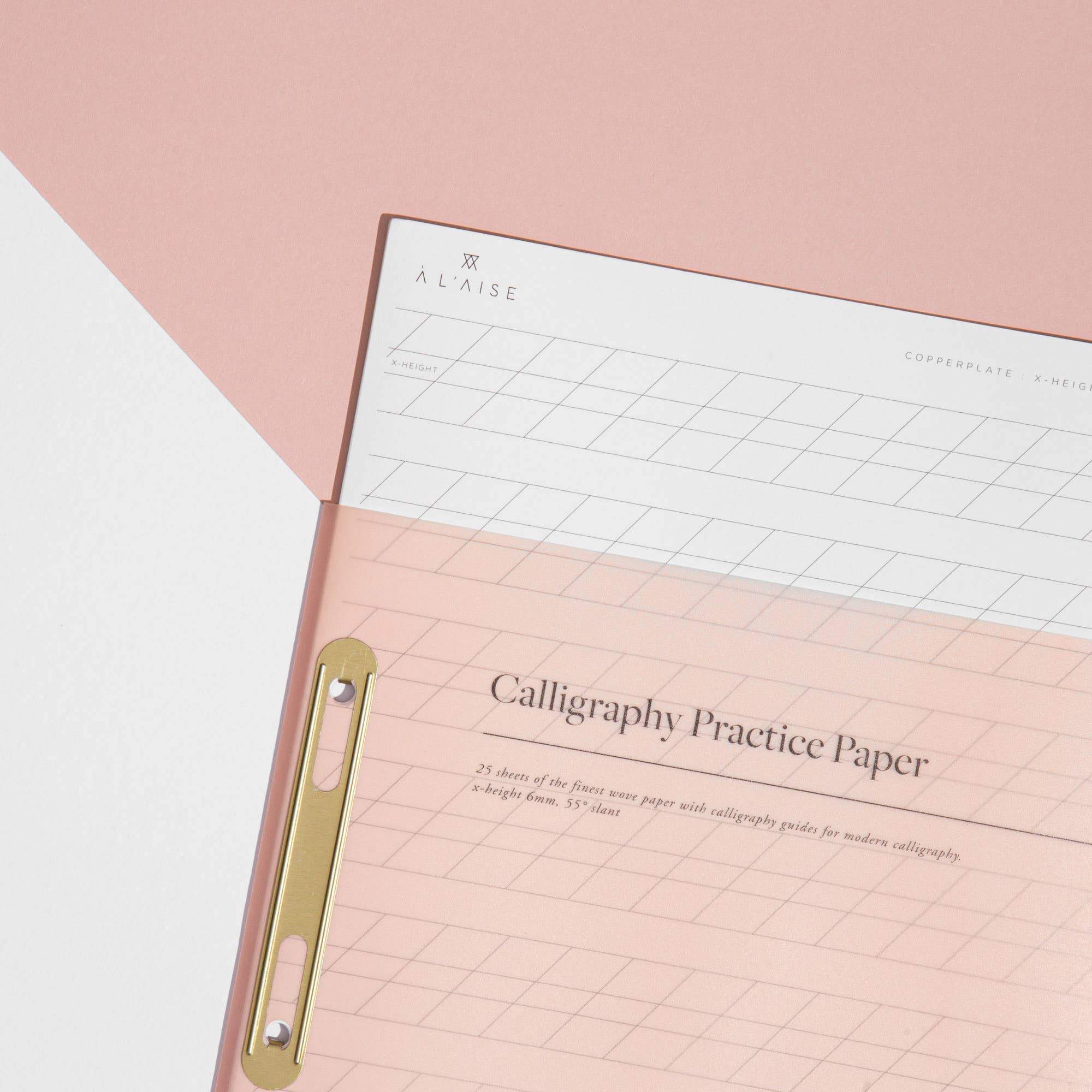 Cahiers d'exercices de calligraphie moderne {options multiples}