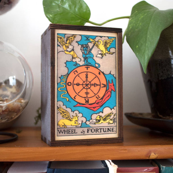 Boîte de rangement en bois inspirée du Tarot {plusieurs modèles}