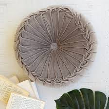 Oreillers ronds touffetés en velours de 16 po {plusieurs couleurs}