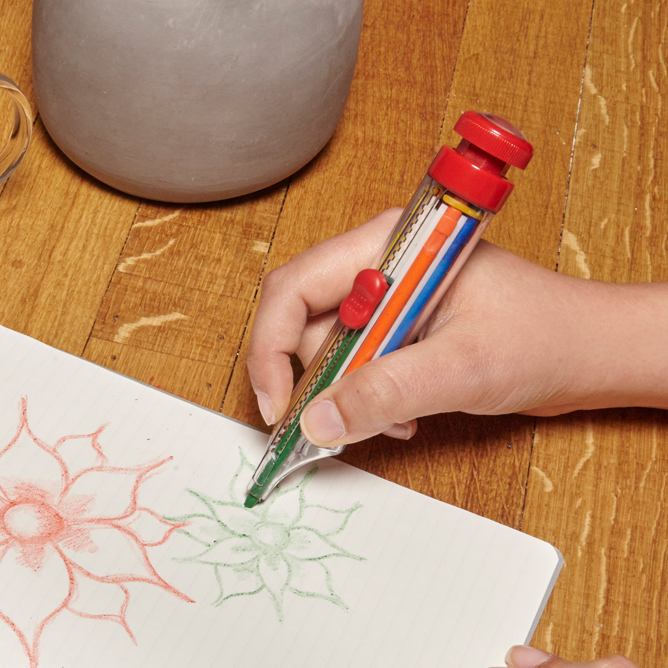 Quasi-Mechanical 8-Color Crayon