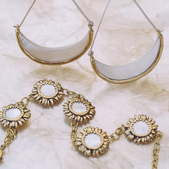 Moon Daisy Delicate Chain Bracelet | Brass