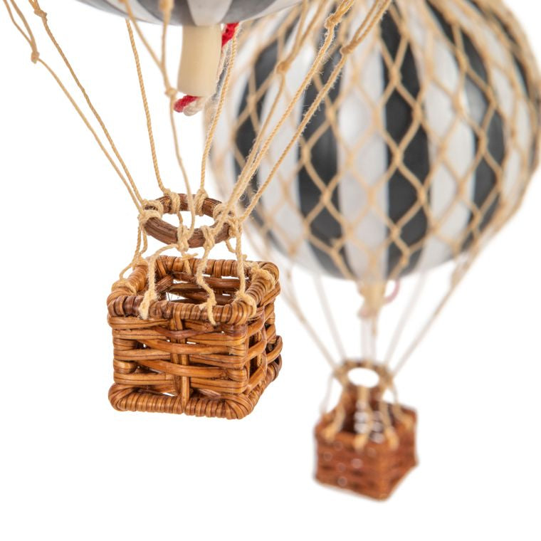 Flying the Skies Hot Air Balloon Mobile {plusieurs couleurs}