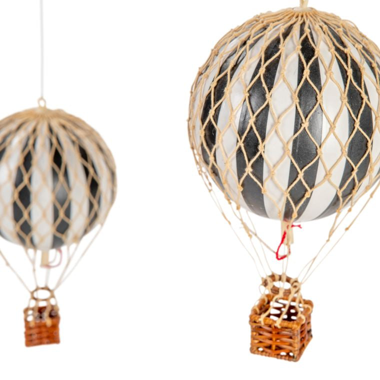 Flying the Skies Hot Air Balloon Mobile {plusieurs couleurs}