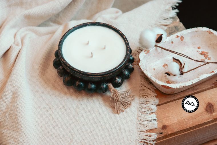 Bougie parfumée à 3 mèches en poterie perlée noire {Volcan}