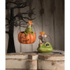 Grenouille de fête dans un ornement de citrouille