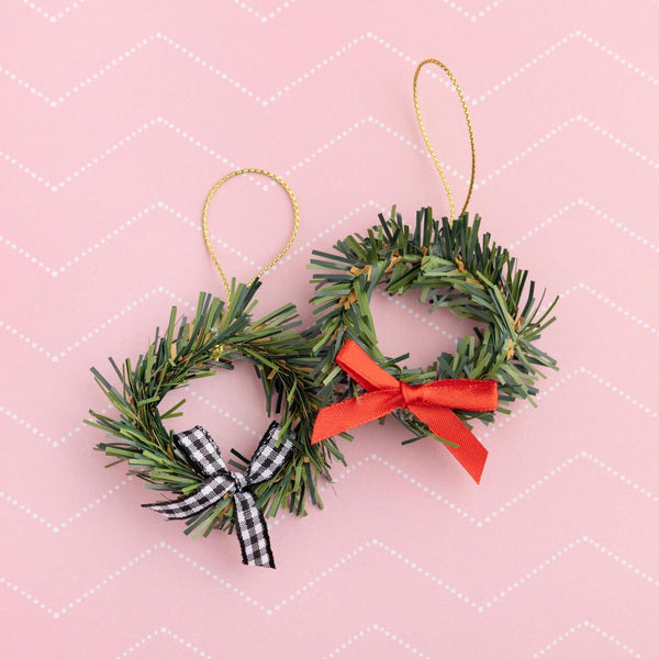 Mini Wreaths | Mittens & Mistletoe