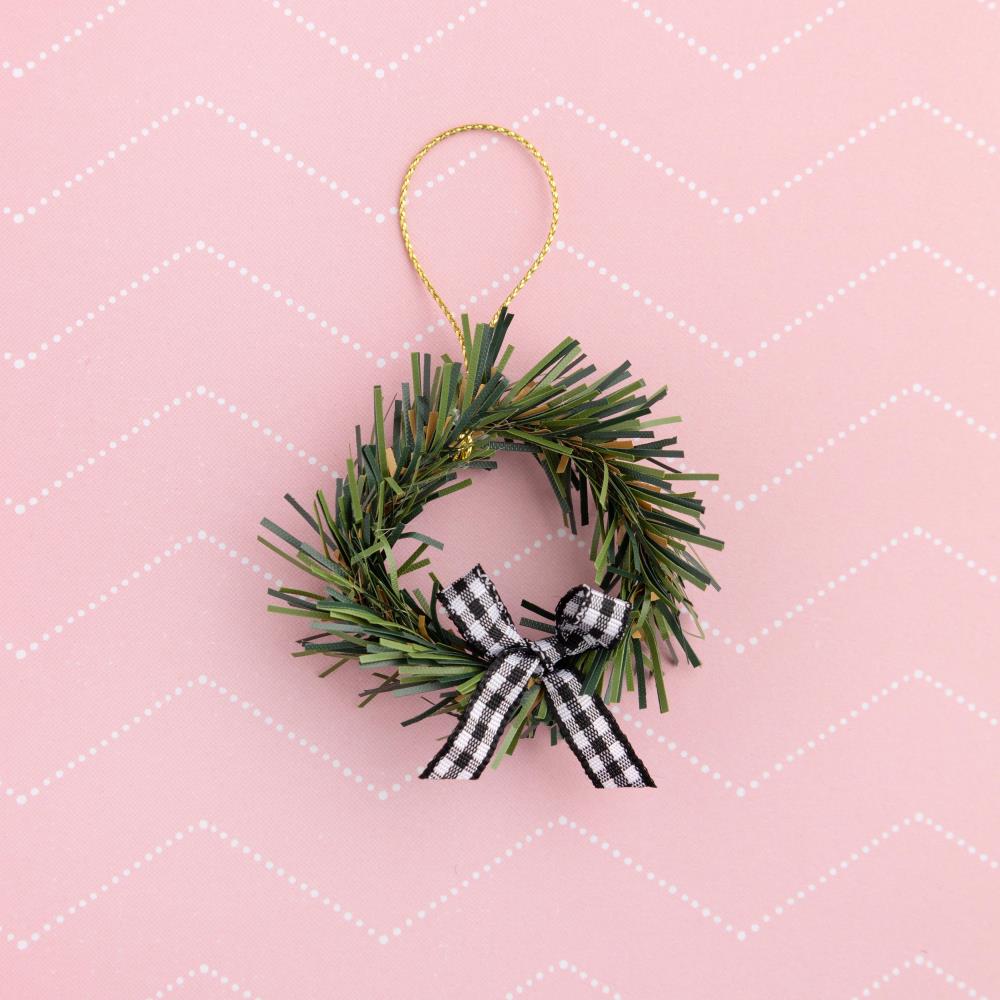 Mini Wreaths | Mittens & Mistletoe