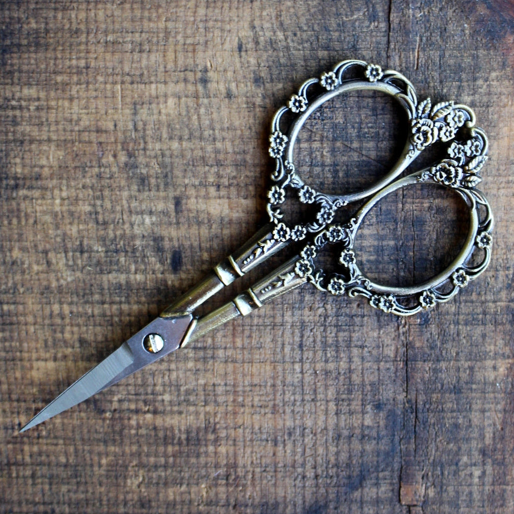 Victorian Scrollwork Antique Gold Embroidery Scissors