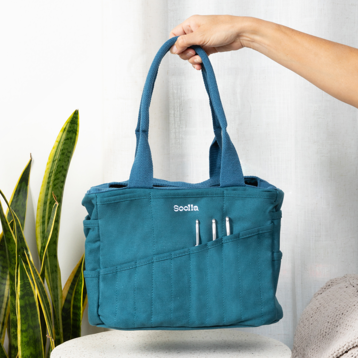 Good Earth 30-Pocket Studio Bag