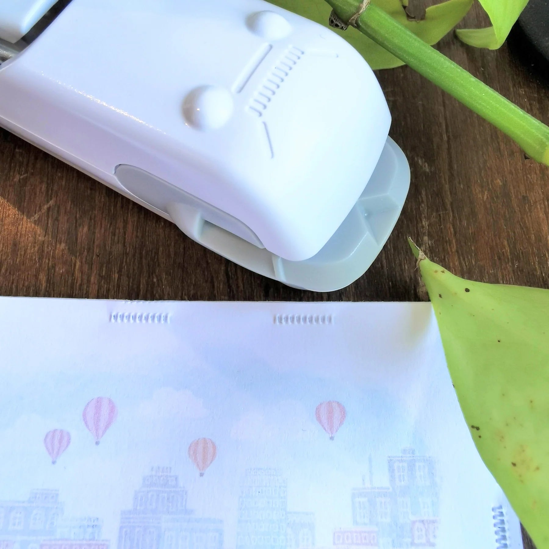 White Harinacs Stapleless Stapler