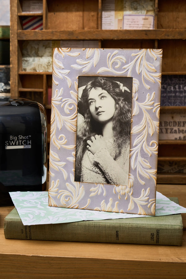 {coming soon!} Botanical A5 Large Texture Fades Embossing Folder | Tim Holtz