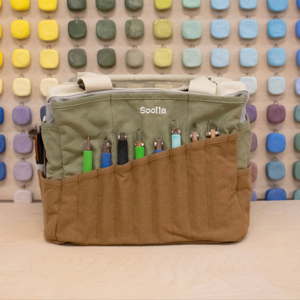 Good Earth 30-Pocket Studio Bag