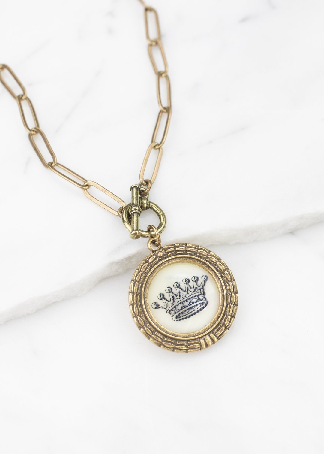 Emblazoned Pearl Necklace | Crown