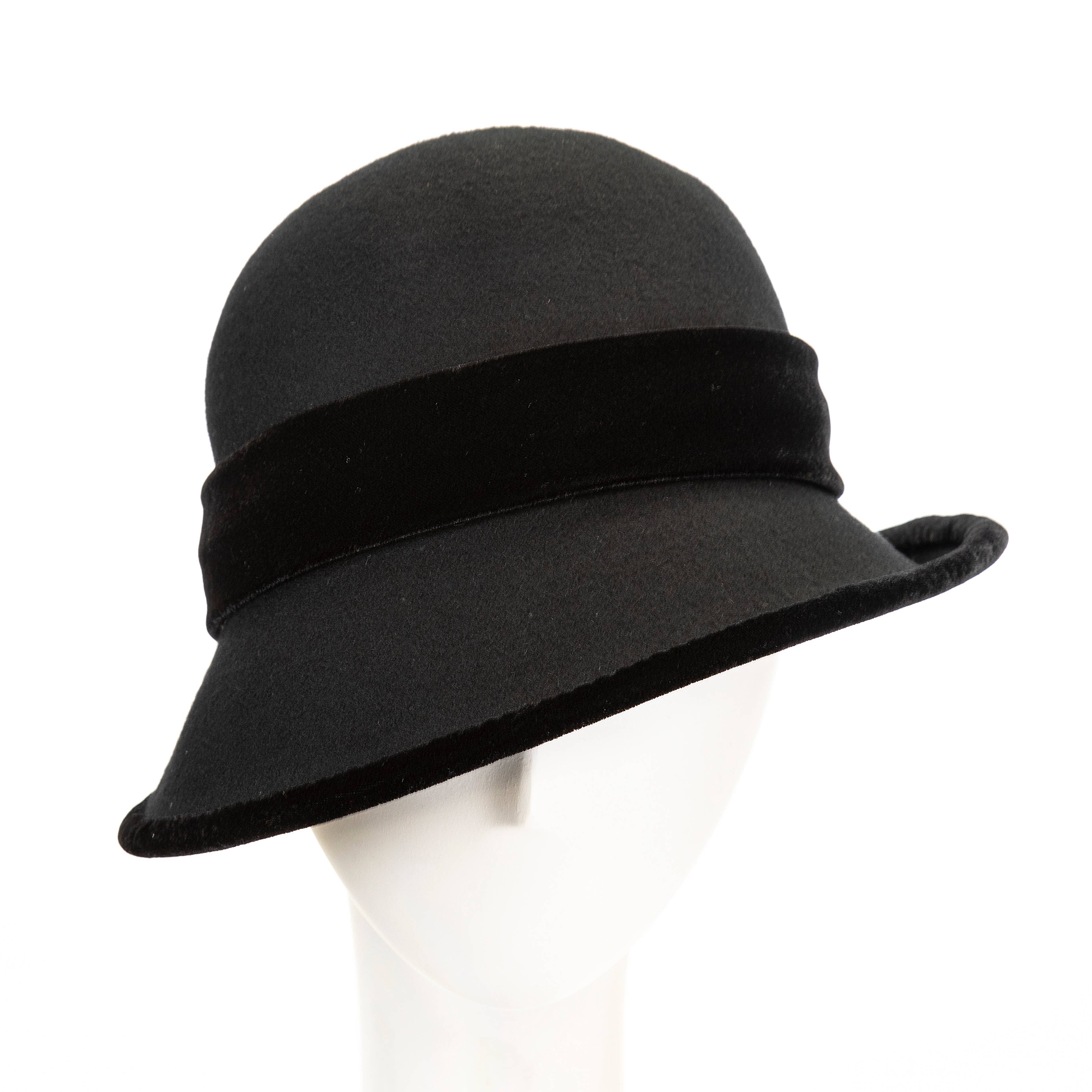 Wool Cloche Hat | Velveteen {black}
