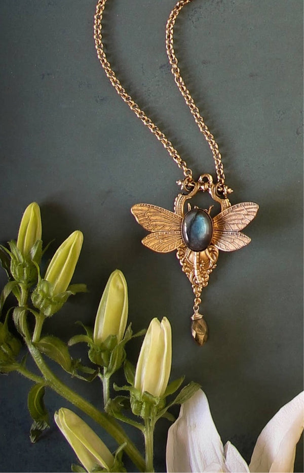 Hedge Spells Dragonfly Amulet | Labradorite