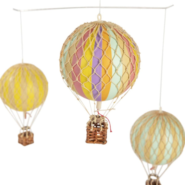 Flying the Skies Hot Air Balloon Mobile {plusieurs couleurs}