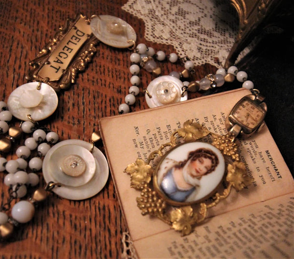 Collier de portrait d’assemblage antique {Unique en son genre} 