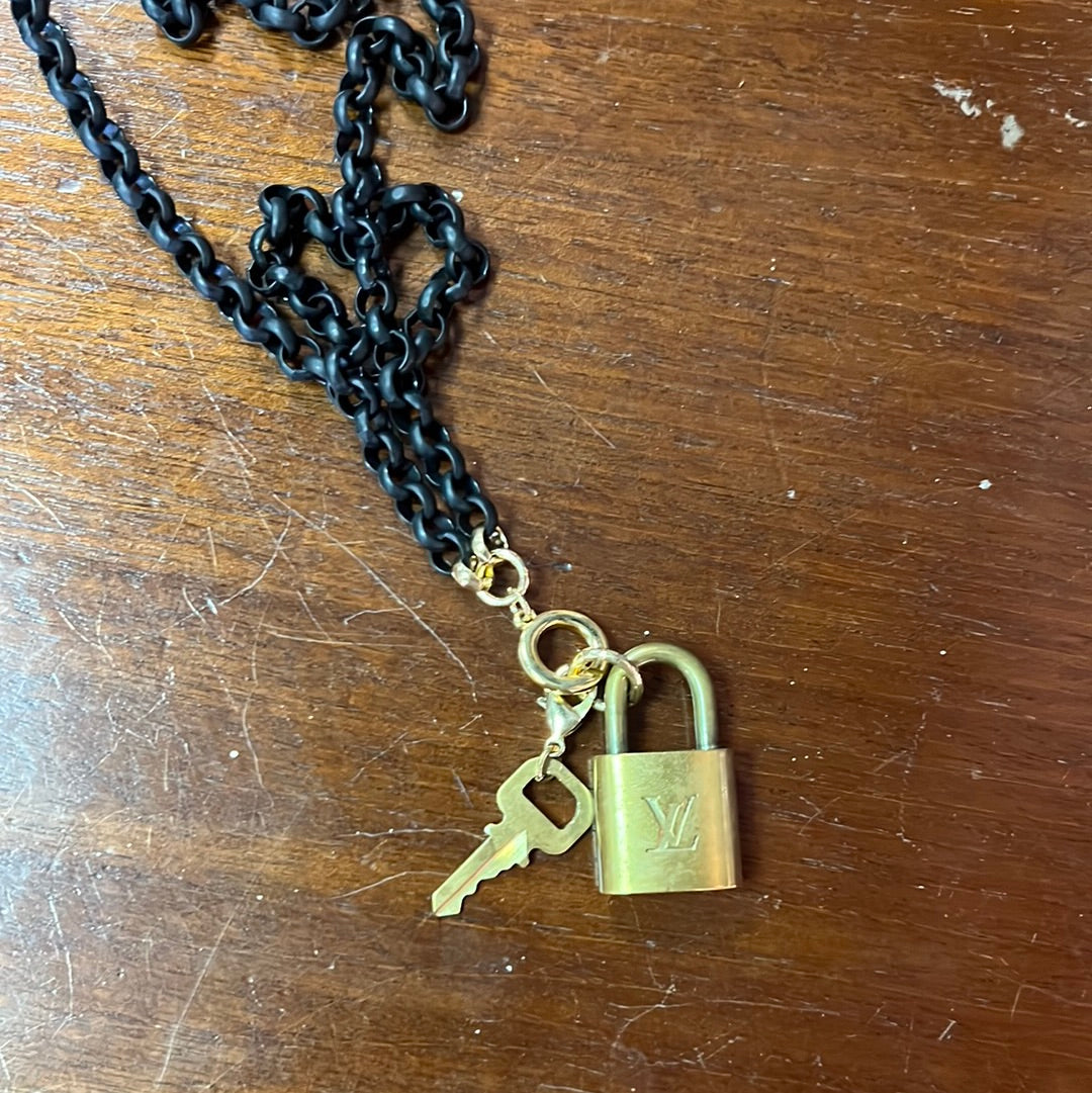 Black & Gold 2-1 Long Toggle Lock Necklace